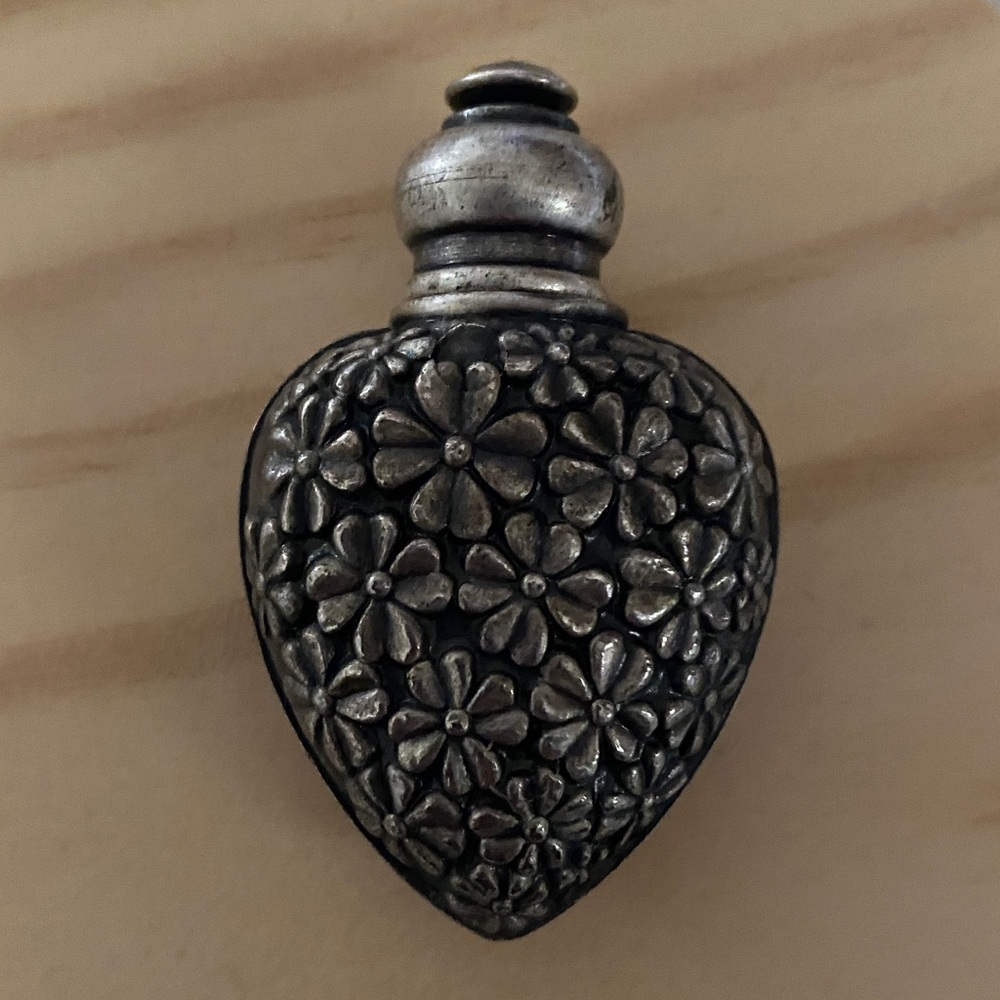 Minature Heart Silvertone Over Glass Perfume Bottle Jeweled Stopper - Picture 3 of 13